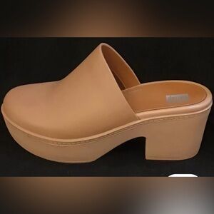 Fitflop Beige Mule Clogs size 7